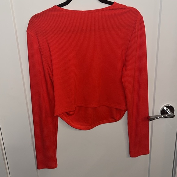 Red, side rouching crop top. - Picture 3 of 6